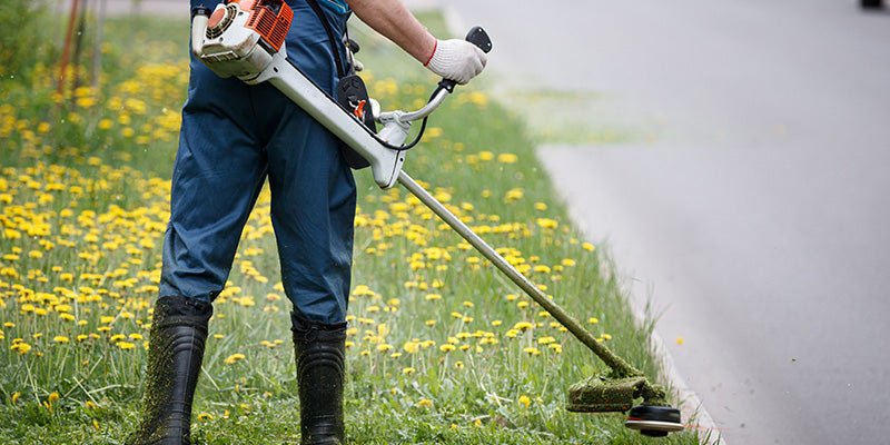 Profesionalismo en Acción: Maquinaria y Productos en Jardinería y Piscinas